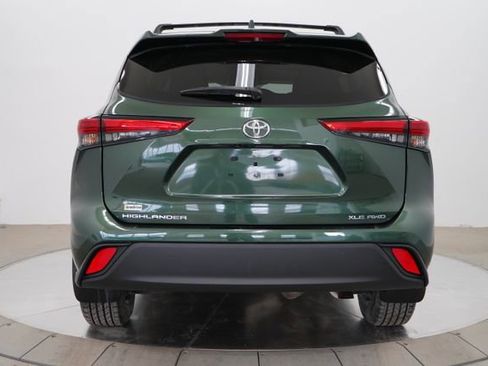 Used 2023 Toyota Highlander XLE image 6