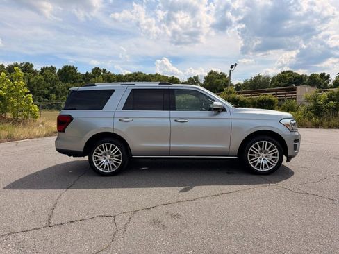 Used 2024 Ford Expedition Limited RWD image 3