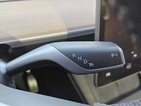 Used 2024 Tesla Model Y Long Range AWD/4WD image 12