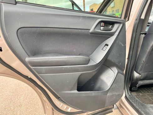 Used 2016 Subaru Forester 2.5i Premium image 11