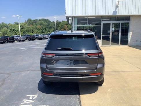 Certified 2023 Jeep Grand Cherokee Altitude image 5