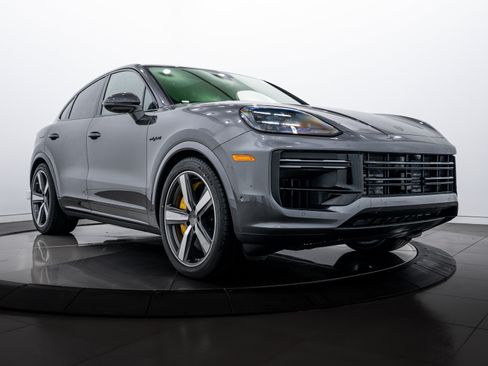New 2026 Porsche Cayenne Turbo image 9