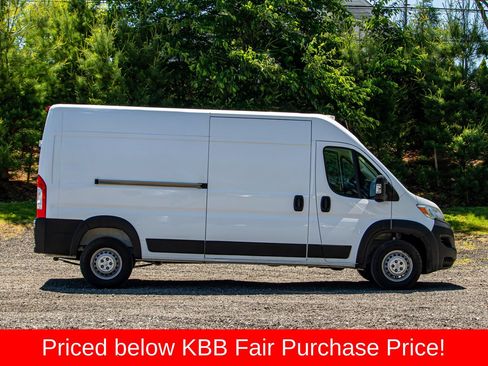 Used 2024 RAM ProMaster 2500 w/ Convenience Group FWD image 10
