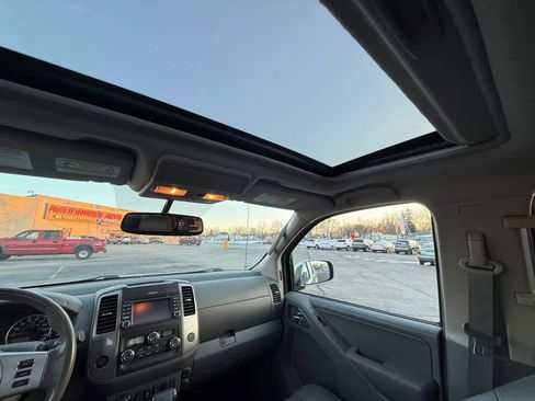 Used 2019 Nissan Frontier SL image 14