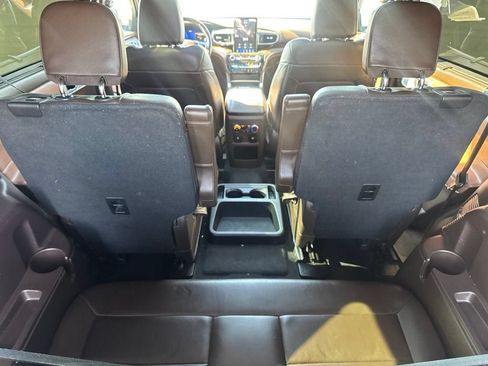 Used 2021 Ford Explorer King Ranch w/ Premium Technology Package RWD image 17