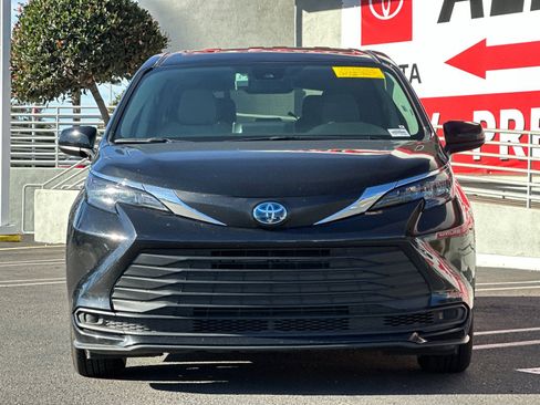 Used 2024 Toyota Sienna LE image 7