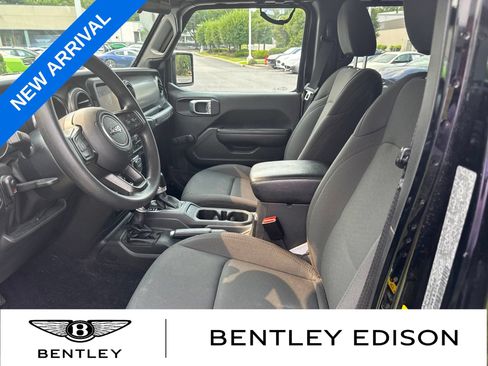 Used 2022 Jeep Wrangler Unlimited Sport AWD/4WD image 6
