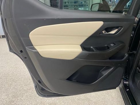 Used 2023 Chevrolet Traverse LS FWD image 32