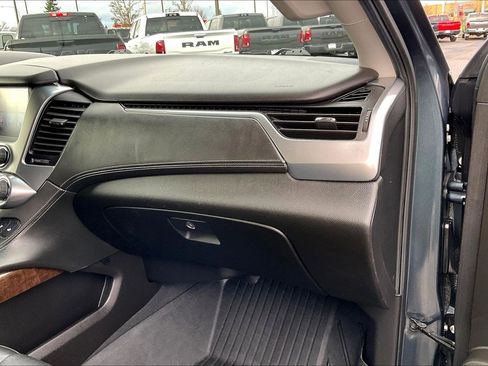 Used 2019 Chevrolet Suburban LT w/ Luxury Package image 16