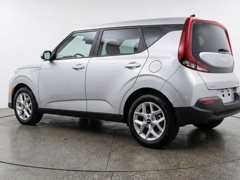 Used 2025 Kia Soul LX w/ LX Technology Package FWD image 6