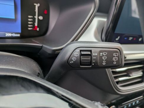 New 2024 Ford Escape SE image 30