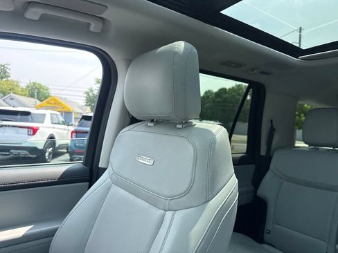 Used 2025 Ford Expedition Max Platinum w/ Driver's Package AWD/4WD image 43