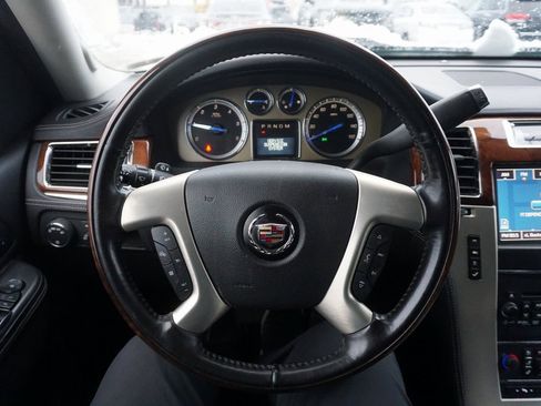 Used 2013 Cadillac Escalade Platinum image 3