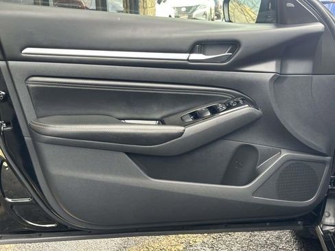 Used 2023 Nissan Altima 2.5 SV w/ SV Premium Package image 13