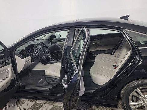 Used 2018 Hyundai Sonata Limited w/ Limited Ultimate Package 03 FWD image 15