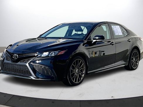 Used 2023 Toyota Camry SE w/ Convenience Package image 4