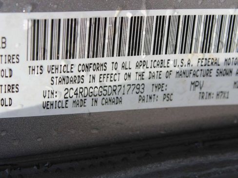 Used 2013 Dodge Grand Caravan SXT w/ Rear Park Assist Pkg FWD image 11