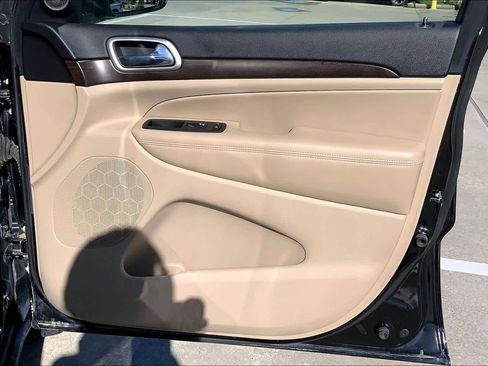 Used 2018 Jeep Grand Cherokee Laredo image 21