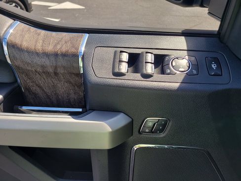 Used 2017 Ford F250 Lariat w/ Chrome Package AWD/4WD image 15