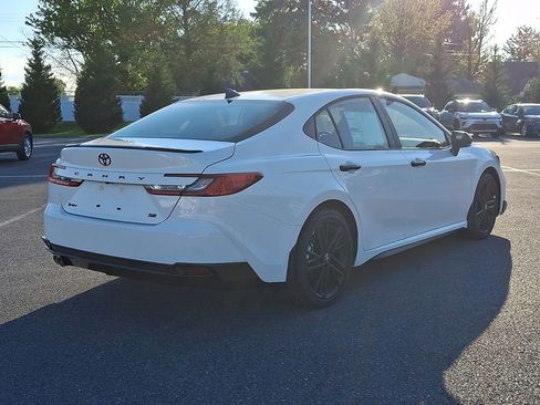 New 2026 Toyota Camry Hybrid FWD image 6