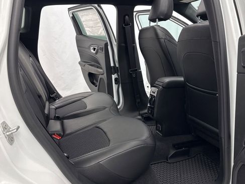 New 2025 Jeep Compass Latitude w/ Sun & Sound Group image 32