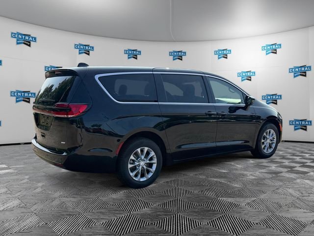 New 2027 Chrysler Pacifica Select AWD/4WD image 5