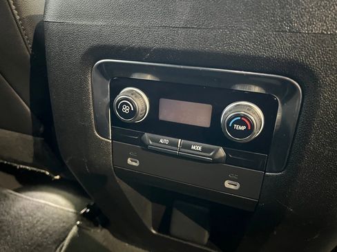 Used 2023 Chevrolet Suburban LT image 21