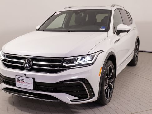 Used 2024 Volkswagen Tiguan SEL R-Line AWD/4WD image 4