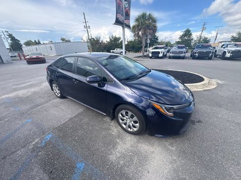 Used 2025 Toyota Corolla LE w/ Convenience Package FWD image 5