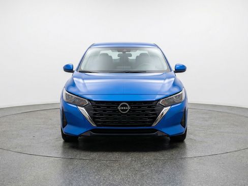 Used 2025 Nissan Sentra SV image 2