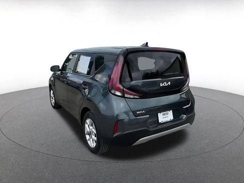 Used 2025 Kia Soul LX w/ LX Technology Package FWD image 11