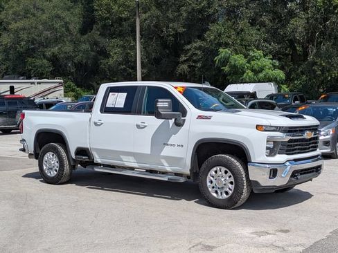 Used 2024 Chevrolet Silverado 2500 LT AWD/4WD image 2