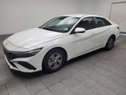 Used 2025 Hyundai Elantra SE FWD image 2