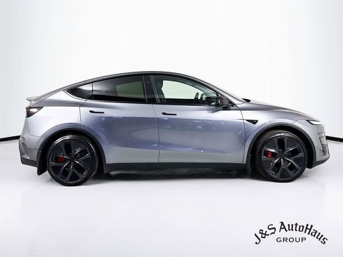 Used 2026 Tesla Model Y Performance image 8