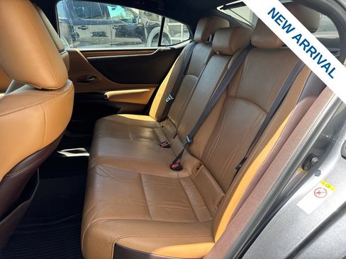 Used 2019 Lexus ES 350 w/ Accessory Package FWD image 14