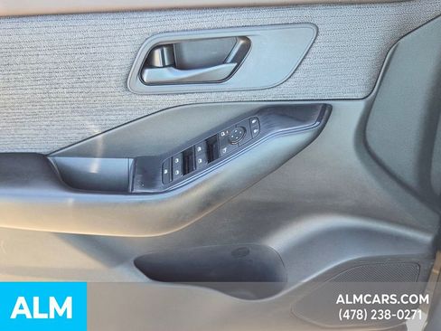 Used 2023 Nissan Rogue S image 27