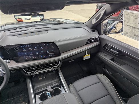 New 2026 Chevrolet Suburban Premier AWD/4WD image 22