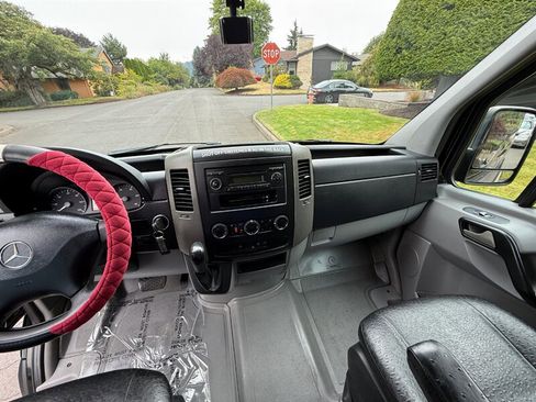 Used 2012 Mercedes-Benz Sprinter 2500 image 25