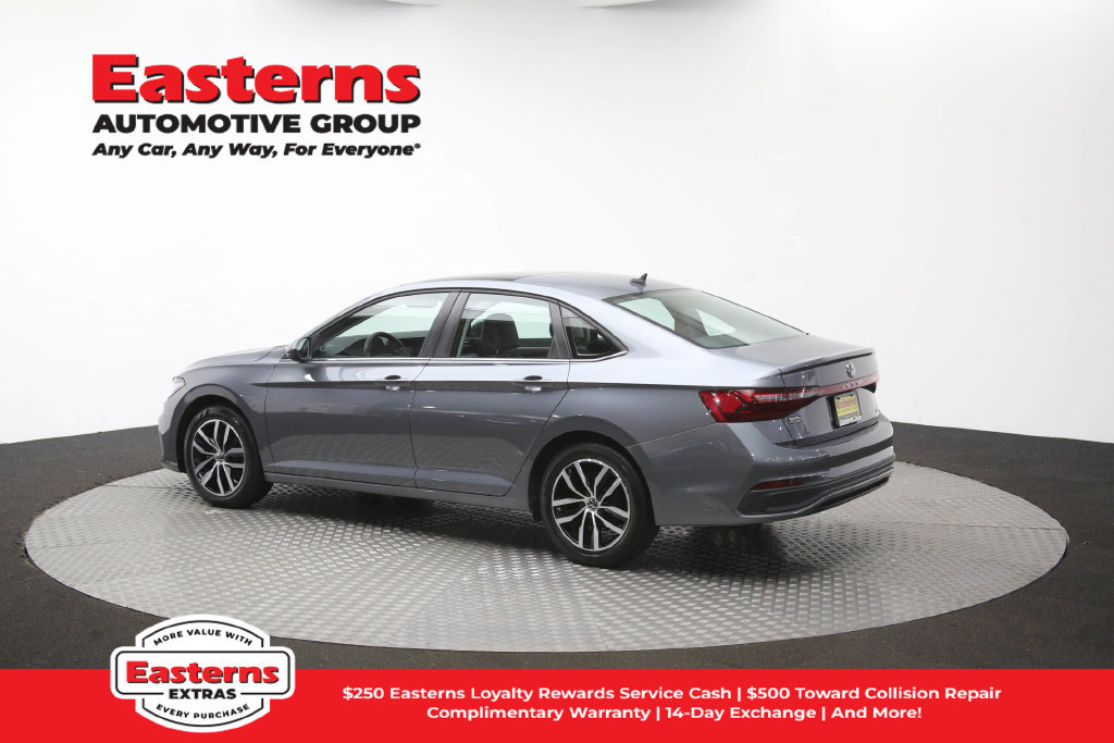 Used 2025 Volkswagen Jetta SE FWD image 62