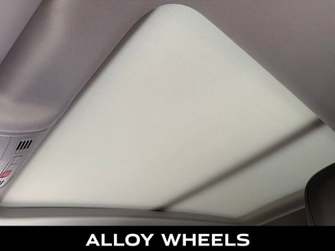 Used 2021 Volkswagen Tiguan SE image 28