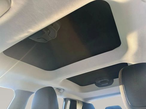 Used 2016 Jeep Renegade Latitude image 16