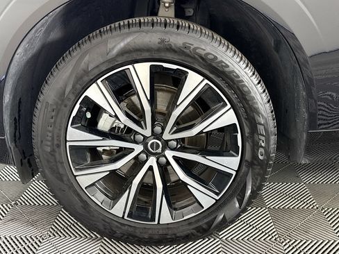 Used 2025 Volvo XC60 B5 Plus image 37