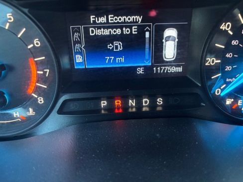 Used 2017 Ford Explorer XLT image 17