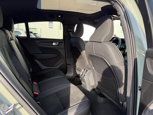 Certified 2023 Volvo C40 P8 Recharge Ultimate w/ Protection Package Premier AWD/4WD image 11