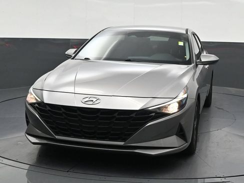Used 2023 Hyundai Elantra Blue FWD image 9