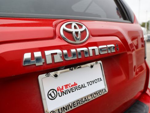 Used 2022 Toyota 4Runner SR5 Premium w/ Moonroof Package RWD image 14