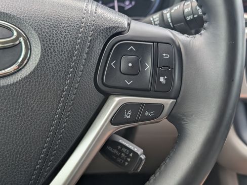 Used 2017 Toyota Highlander XLE FWD image 16