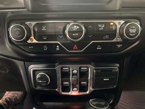 Used 2021 Jeep Wrangler Unlimited Willys image 9