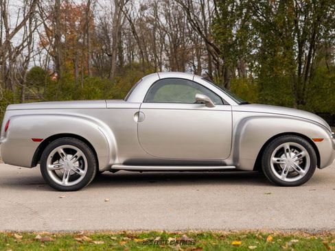 Used 2005 Chevrolet SSR w/ Preferred Equipment Group image 21