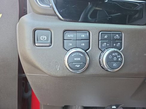 Used 2025 GMC Sierra 1500 SLT w/ SLT Premium Plus Package AWD/4WD image 34